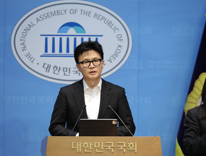 尹 사형 구형의 밤, 제명에 반발한 ...