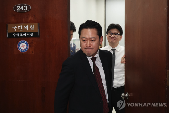 박지원 “장동혁이나 한동훈이나 속 뻔...