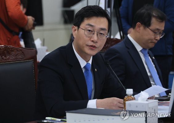 장경태 탈당 선언…“20년 당 떠나는...