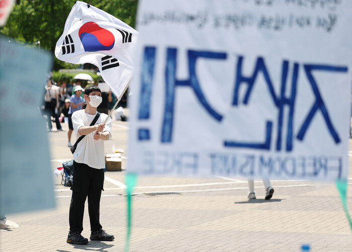 재선거 찬성 44%…20·30세대는 ...