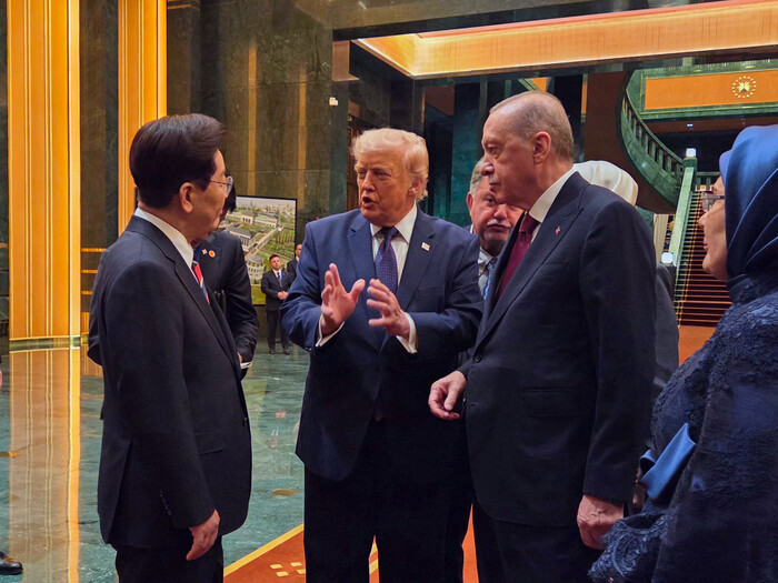 靑 "트럼프 군함 한국 건조도 배제 ...