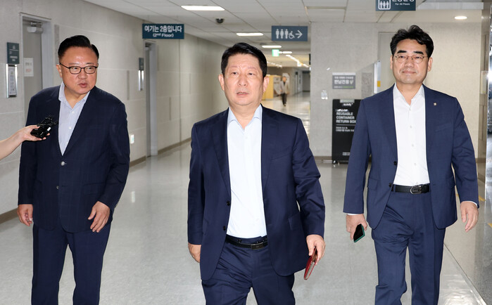 ‘상임위 배정 불만’에 원내대표 멱살...