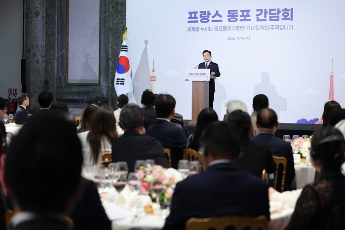 이 대통령, 연임 개헌에 첫 입장 "...