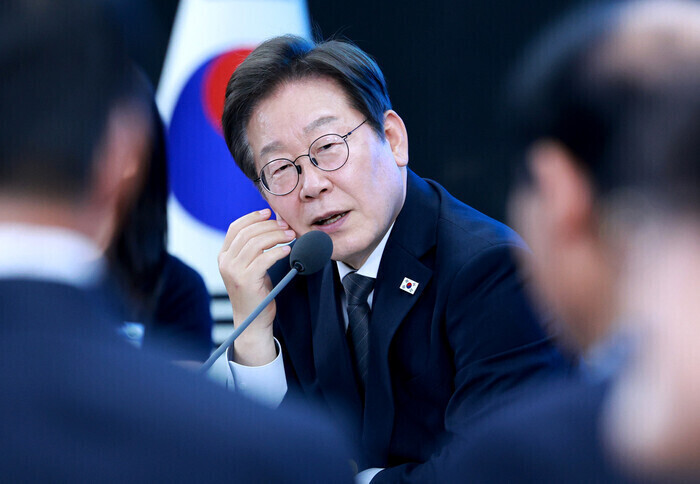 이 대통령 지지율, 2주 만에 긍정 ...