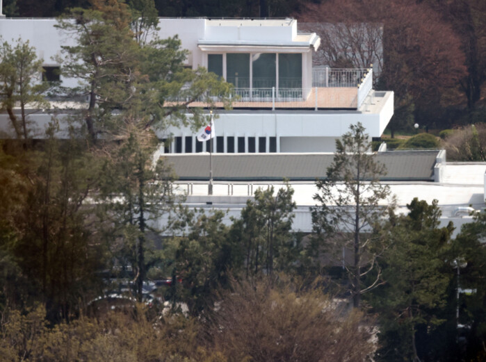 野 “대통령 차남 관저 거주 특혜”…...