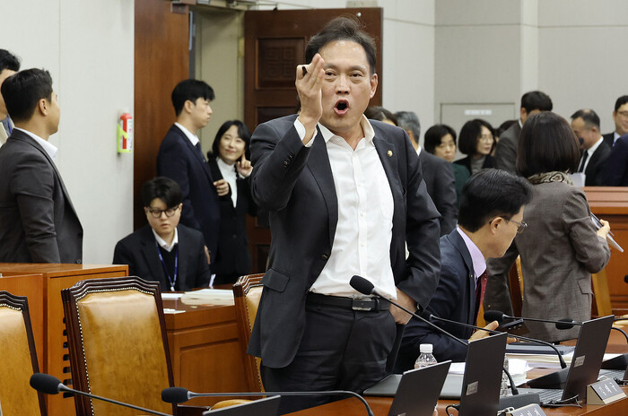 청와대 “황제골프 의혹 사실 아냐”…...